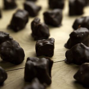 Pepite ricoperte di cioccolato di Finissimo Mandorlato di Cologna Veneta